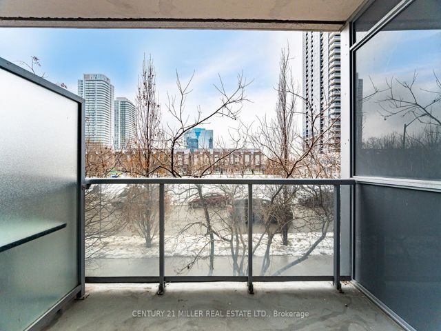 216 - 181 Village Green Sq