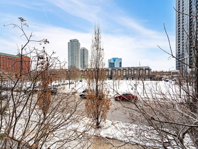 216 - 181 Village Green Sq