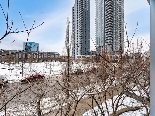 216 - 181 Village Green Sq