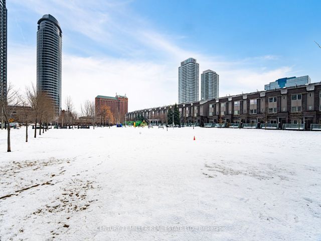 216 - 181 Village Green Sq