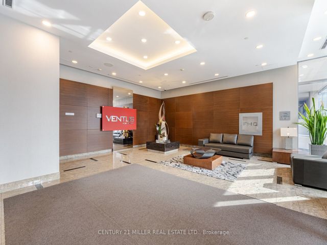 216 - 181 Village Green Sq