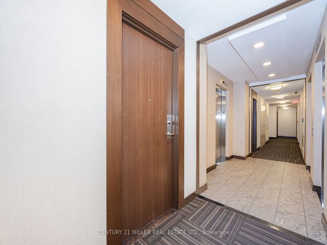 216 - 181 Village Green Sq