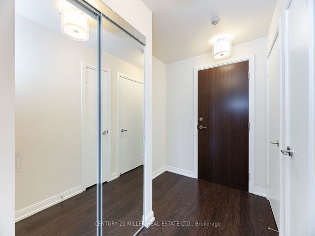 216 - 181 Village Green Sq