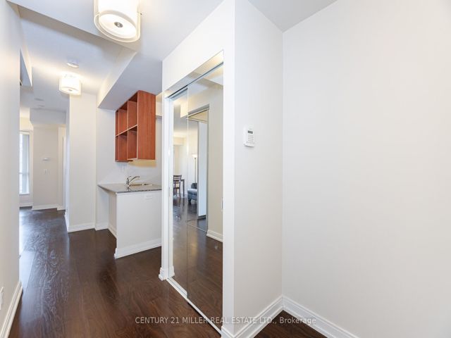 216 - 181 Village Green Sq