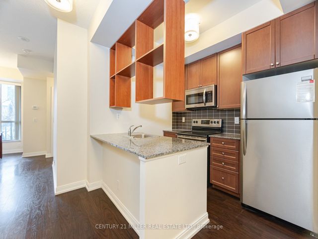 216 - 181 Village Green Sq