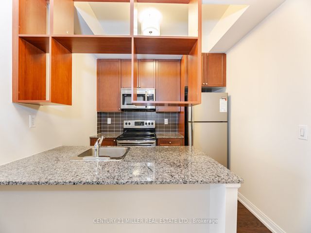 216 - 181 Village Green Sq