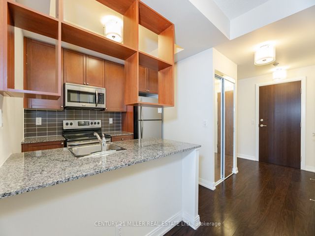 216 - 181 Village Green Sq