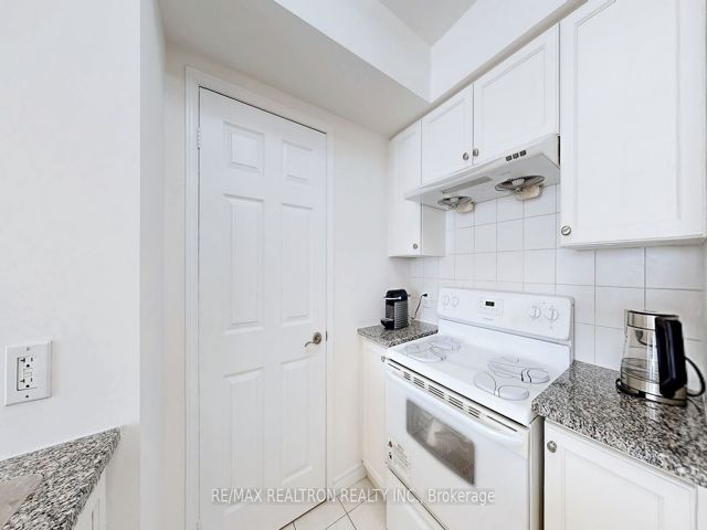 2208 - 68 Grangeway Ave