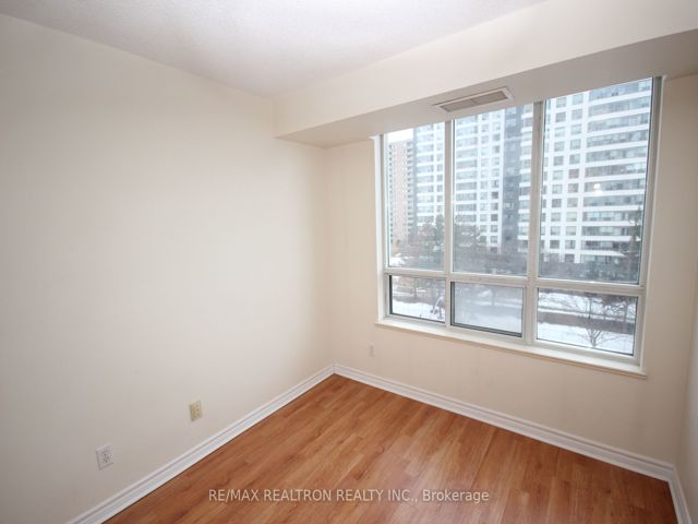 802 - 5039 Finch Ave E