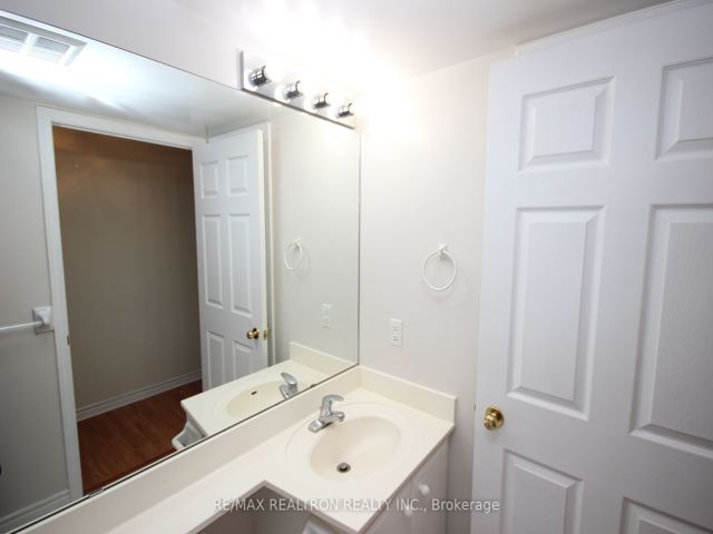 802 - 5039 Finch Ave E