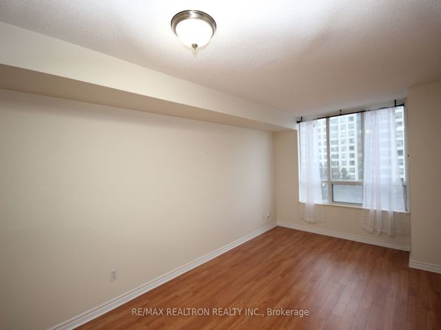 802 - 5039 Finch Ave E