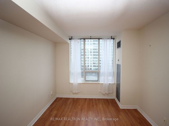 802 - 5039 Finch Ave E