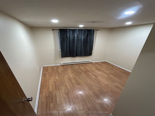 48 - 850 Hunting Wood E