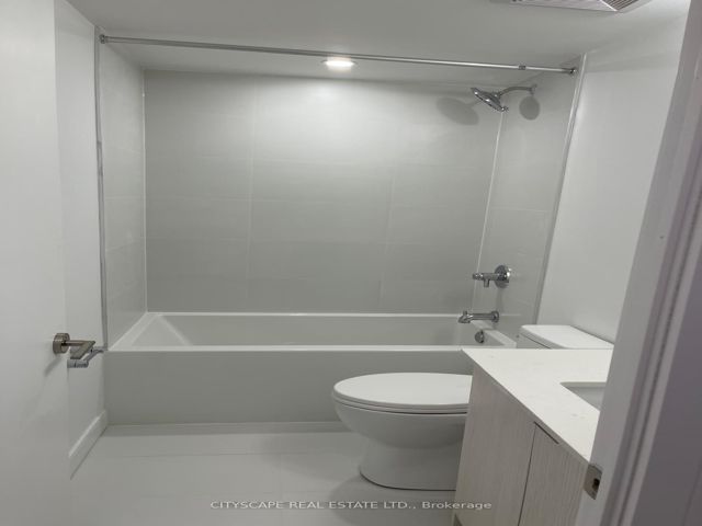 4B1 unit 85 - 176 CLONMORE Dr