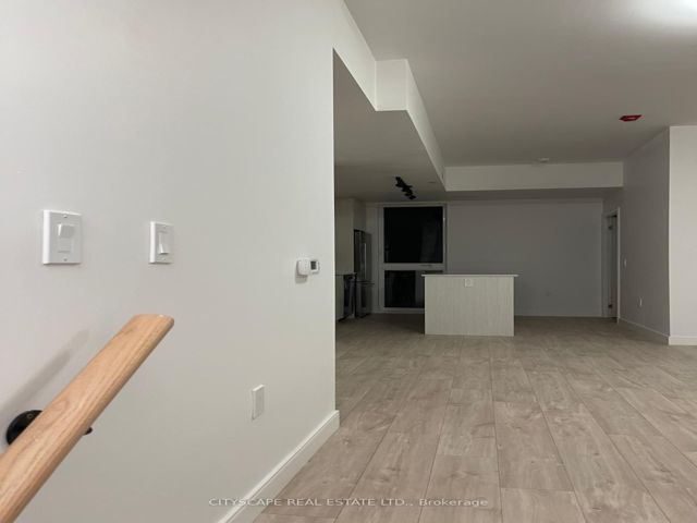 4B1 unit 85 - 176 CLONMORE Dr