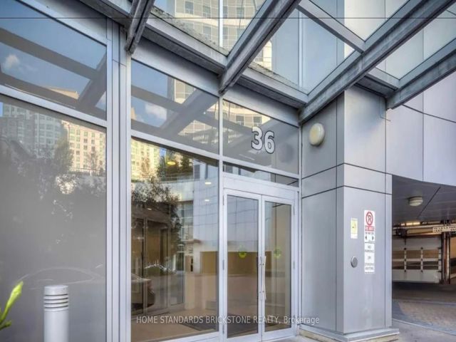 1616 - 36 Lee Centre Dr