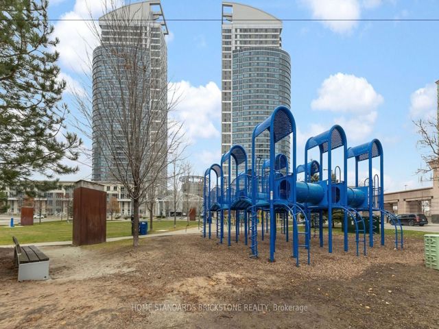1616 - 36 Lee Centre Dr
