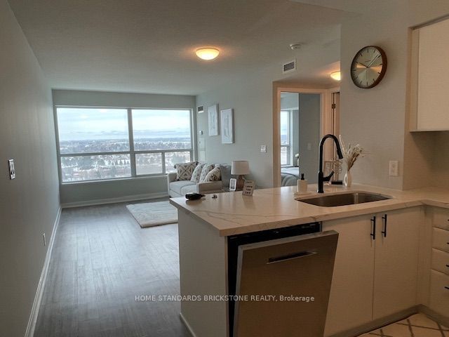 1616 - 36 Lee Centre Dr