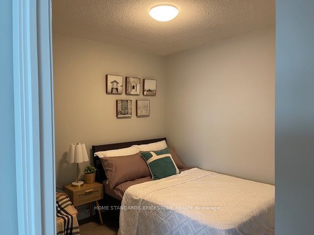 1616 - 36 Lee Centre Dr