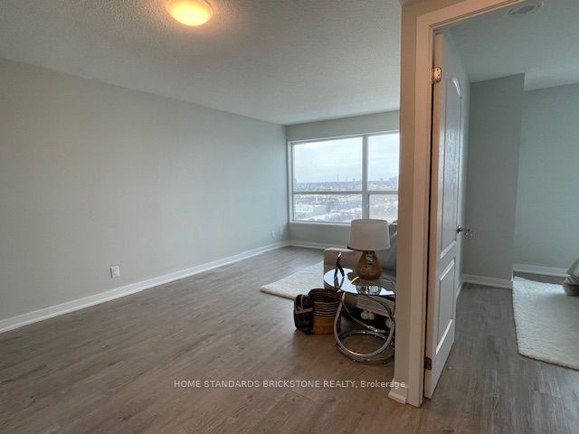 1616 - 36 Lee Centre Dr