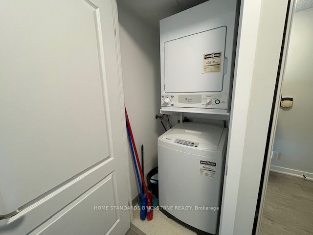 1616 - 36 Lee Centre Dr