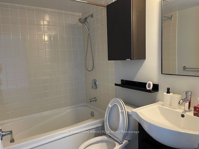 1616 - 36 Lee Centre Dr