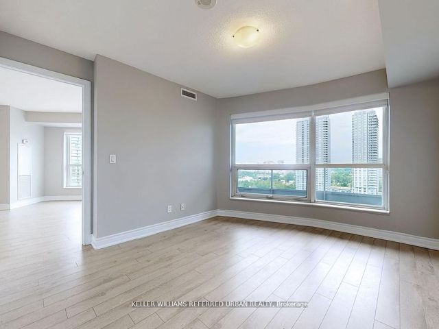 1609 - 125 Village Green Sq