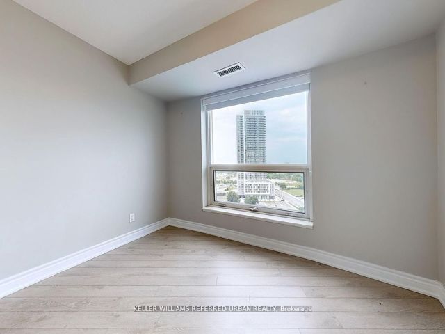 1609 - 125 Village Green Sq
