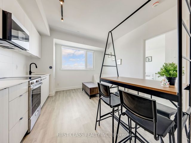 904 - 2369 Danforth Ave