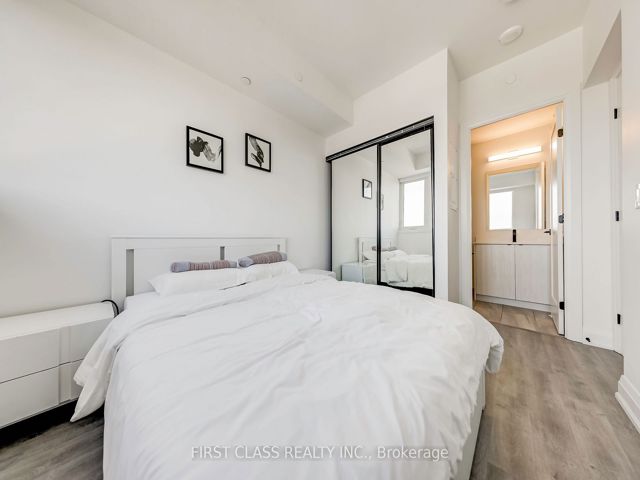904 - 2369 Danforth Ave