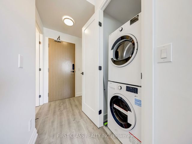 904 - 2369 Danforth Ave