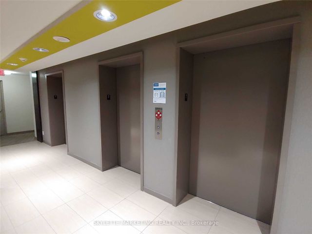 711 - 60 Town Centre Crt