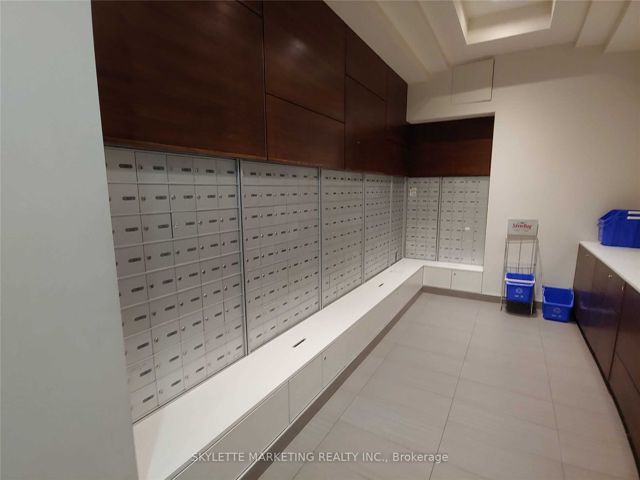 711 - 60 Town Centre Crt