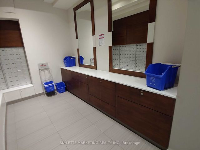 711 - 60 Town Centre Crt