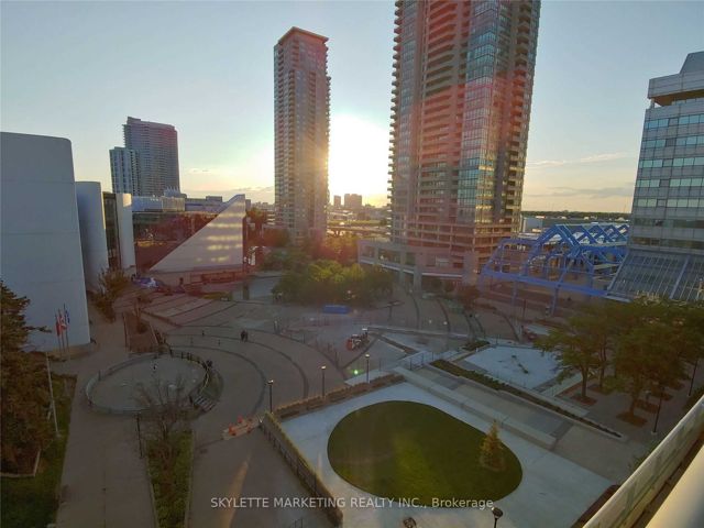 711 - 60 Town Centre Crt