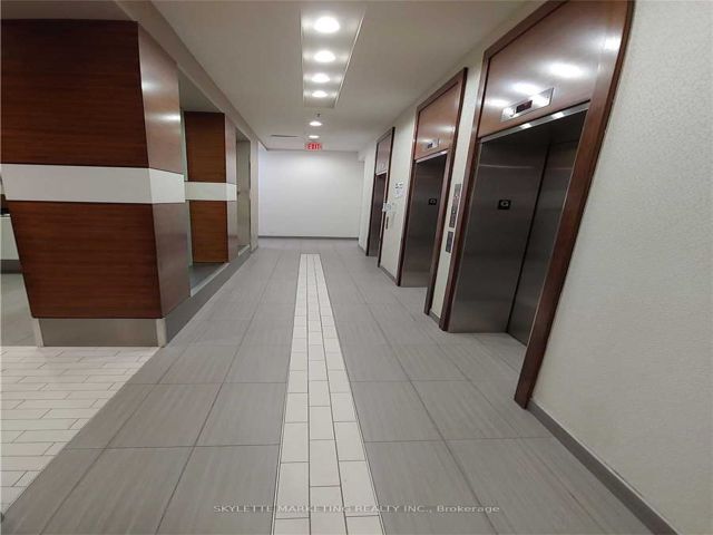 711 - 60 Town Centre Crt