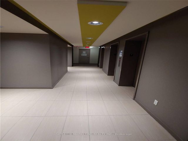 711 - 60 Town Centre Crt