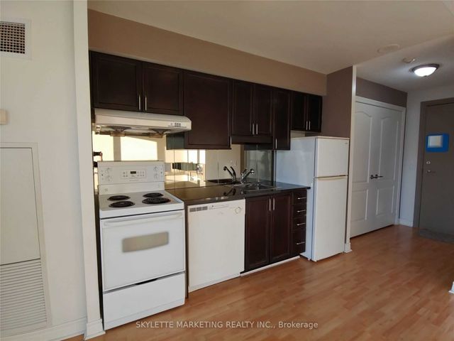 711 - 60 Town Centre Crt