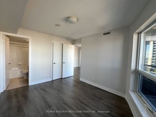 1109 - 125 Village Green Sq