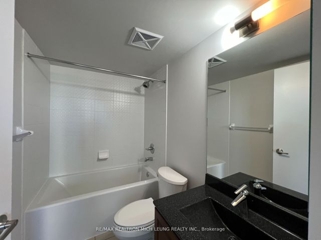 1109 - 125 Village Green Sq