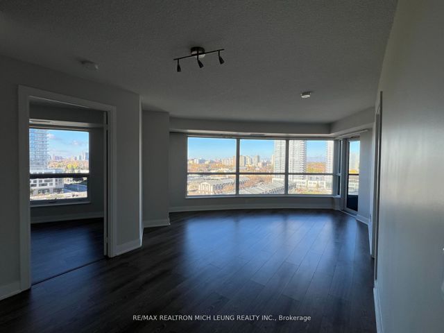 1109 - 125 Village Green Sq