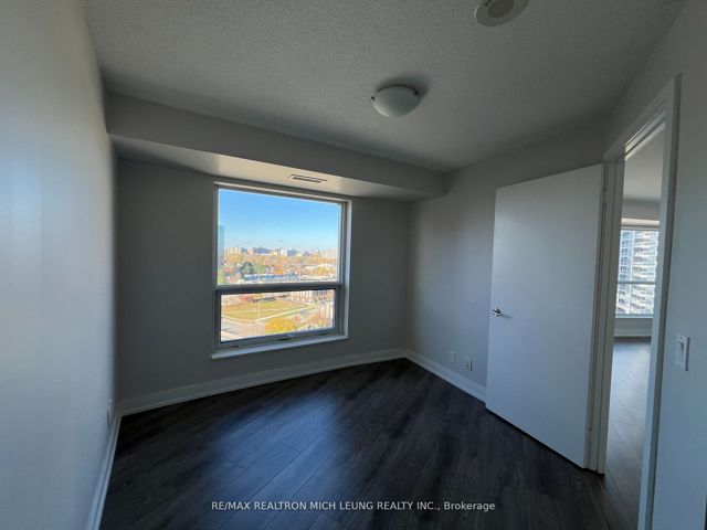 1109 - 125 Village Green Sq
