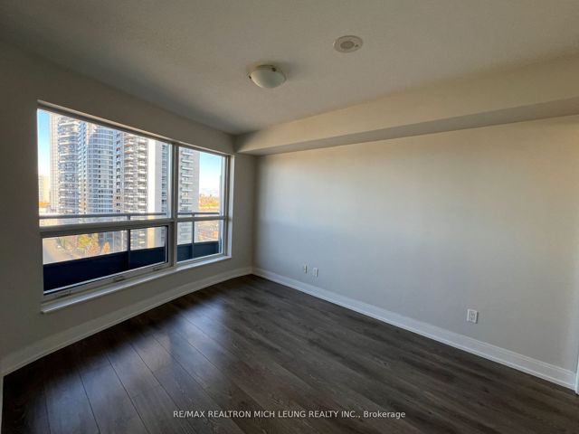 1109 - 125 Village Green Sq