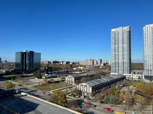 1109 - 125 Village Green Sq