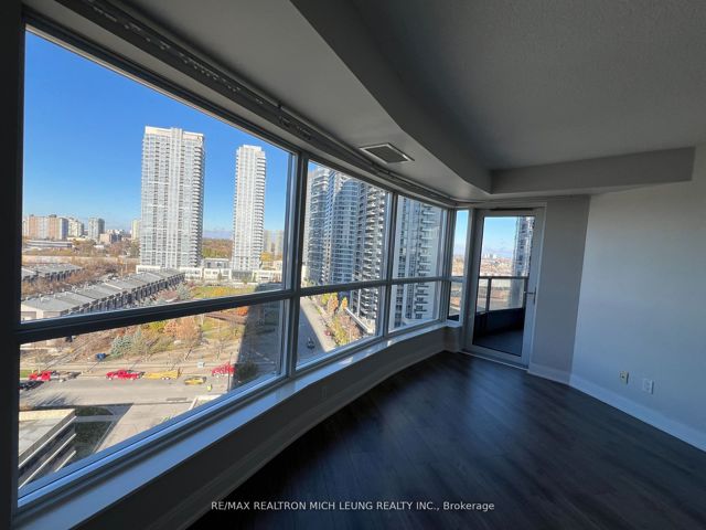 1109 - 125 Village Green Sq