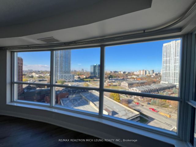1109 - 125 Village Green Sq
