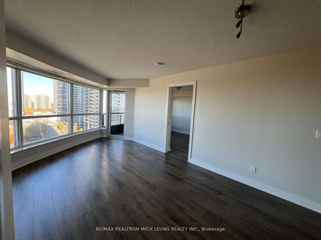 1109 - 125 Village Green Sq