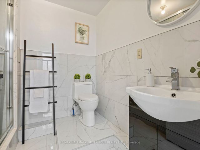 402 - 1705 Mccowan Rd