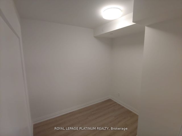 1706 - 286 Main St