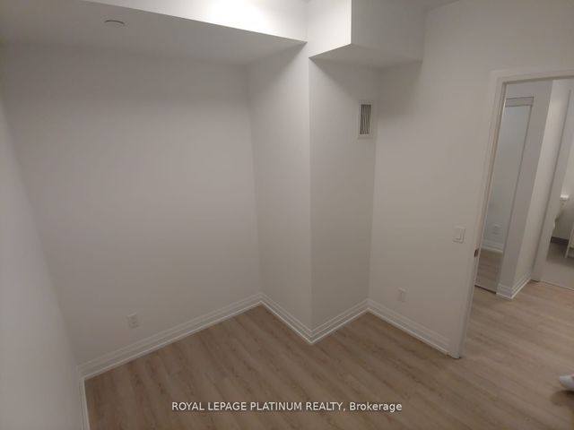 1706 - 286 Main St